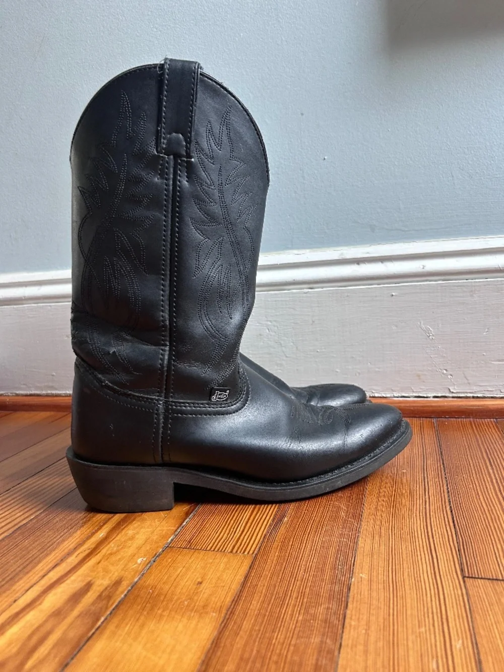 All Black Leather Cowboy Boots – Size 9